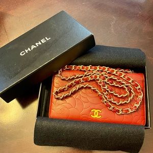 Chanel ❤️ Camellia Wallet on chain
